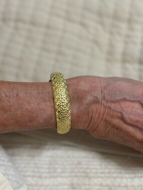 Kendra Scott Gold Floral Engraved Bangle Bracelet - Elegant Women Jewelry